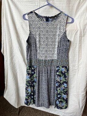 Doe and Rae Sleeves dress. size Med